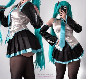 qiandaiyiyu - Hatsune Miku full cosplay + spicy micro bikini